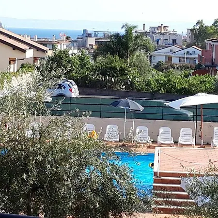 Baia Di Capomulini Aparthotel