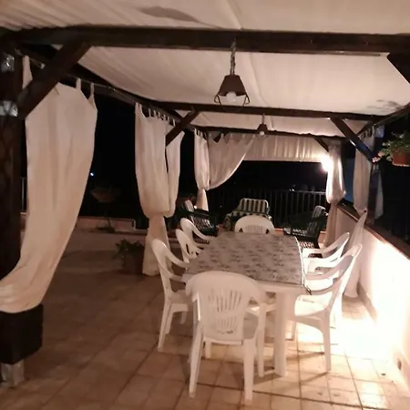 Baia Di Capomulini Apartmanhotel