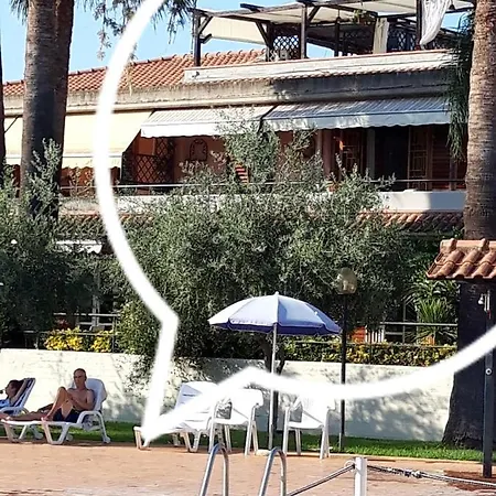 Baia Di Capomulini Apartmanhotel Acitrezza