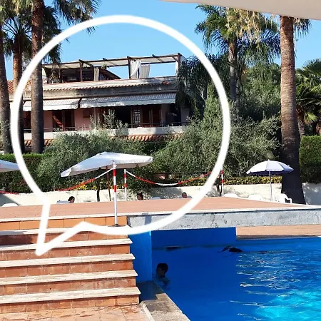 Baia Di Capomulini Apartmanhotel Acitrezza