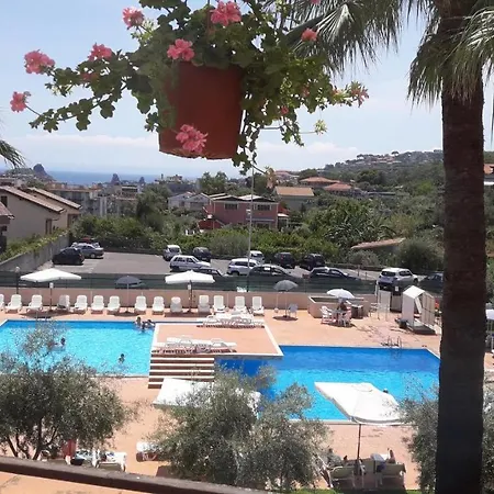 Baia Di Capomulini Apartmanhotel *
