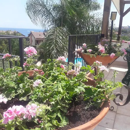 Baia Di Capomulini Apartmanhotel *